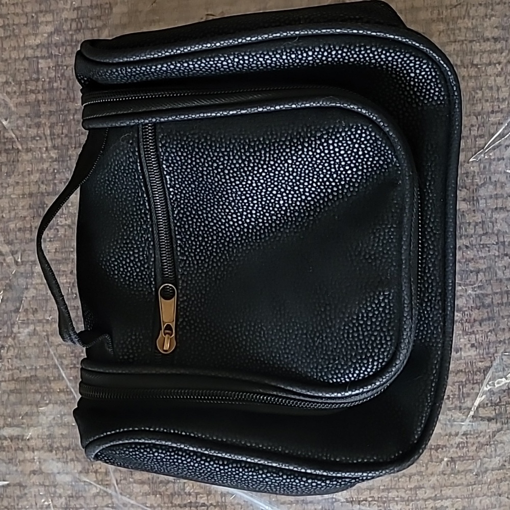 Matching Travel Bag and Toiletries Bag - Picture 5 of 8